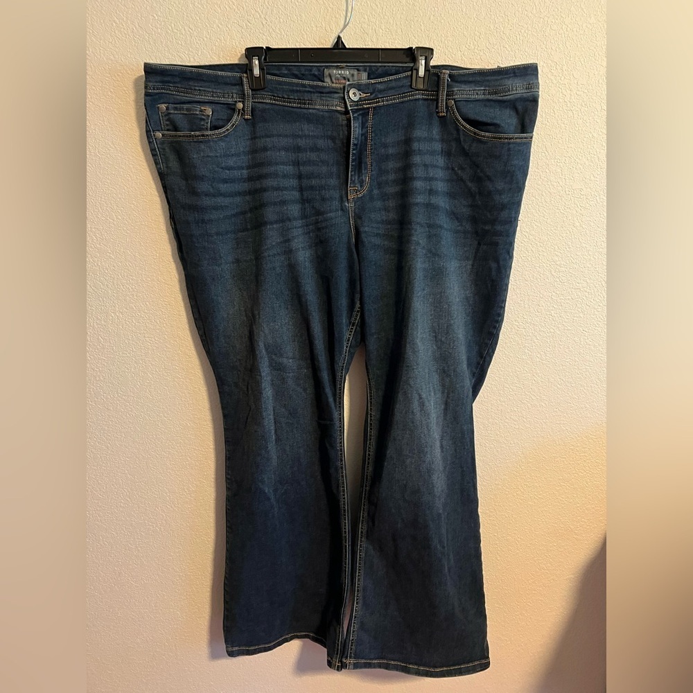 Torrid Luxe Fit Slim Boot Cut Jean Size 26R